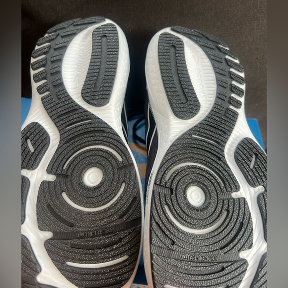 Brooks Glycerin GTS 21 Brand new in box. Women's 11 - Picture 7 of 8